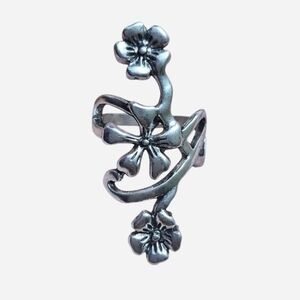 Floral Design Silver Ring